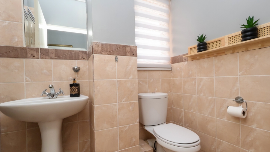 3 Bedroom Property for Sale in The Coves North West